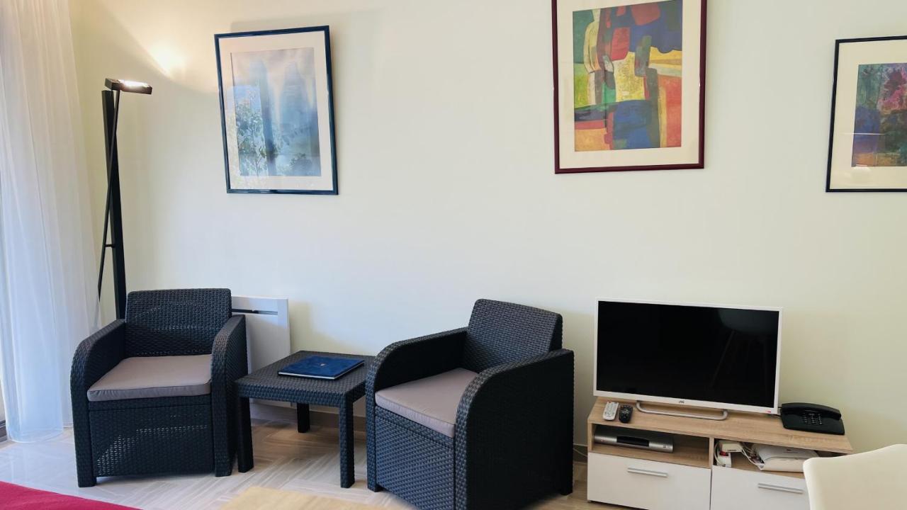 Gray D'albion Rou503 Apartment *